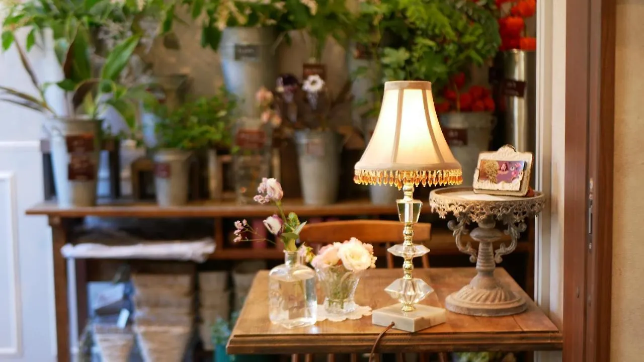 7 Rooms Hotel & Cafe - 30Mins From Disneyland طوكيو