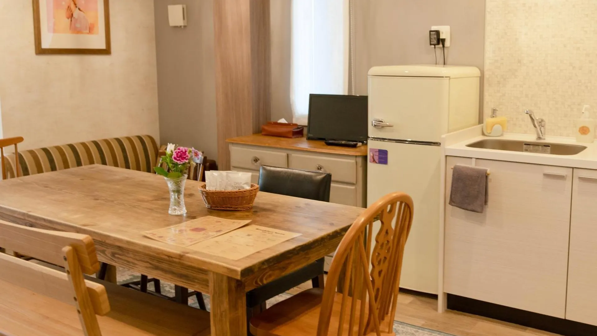 7 Rooms Hotel & Cafe - 30Mins From Disneyland طوكيو