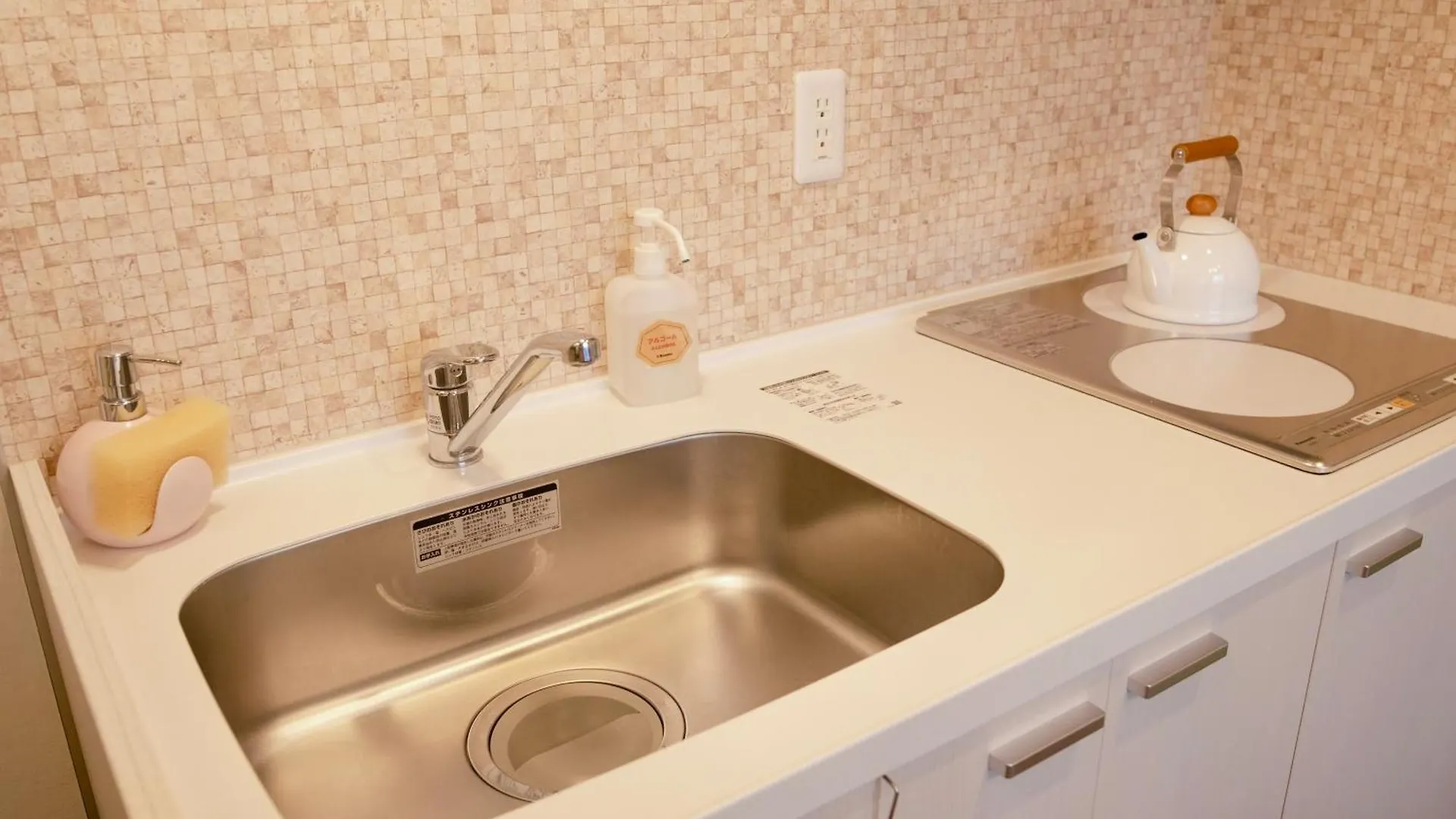 7 Rooms Hotel & Cafe - 30Mins From Disneyland طوكيو