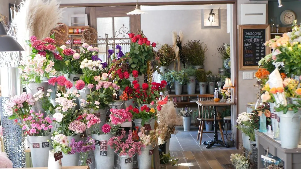 **  7 Rooms Hotel & Cafe Tokyo Japan