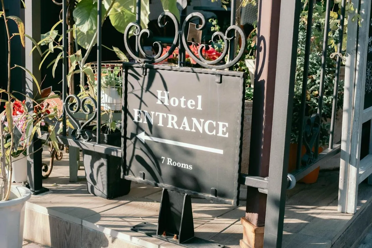7 Rooms Hotel & Cafe Tokyo