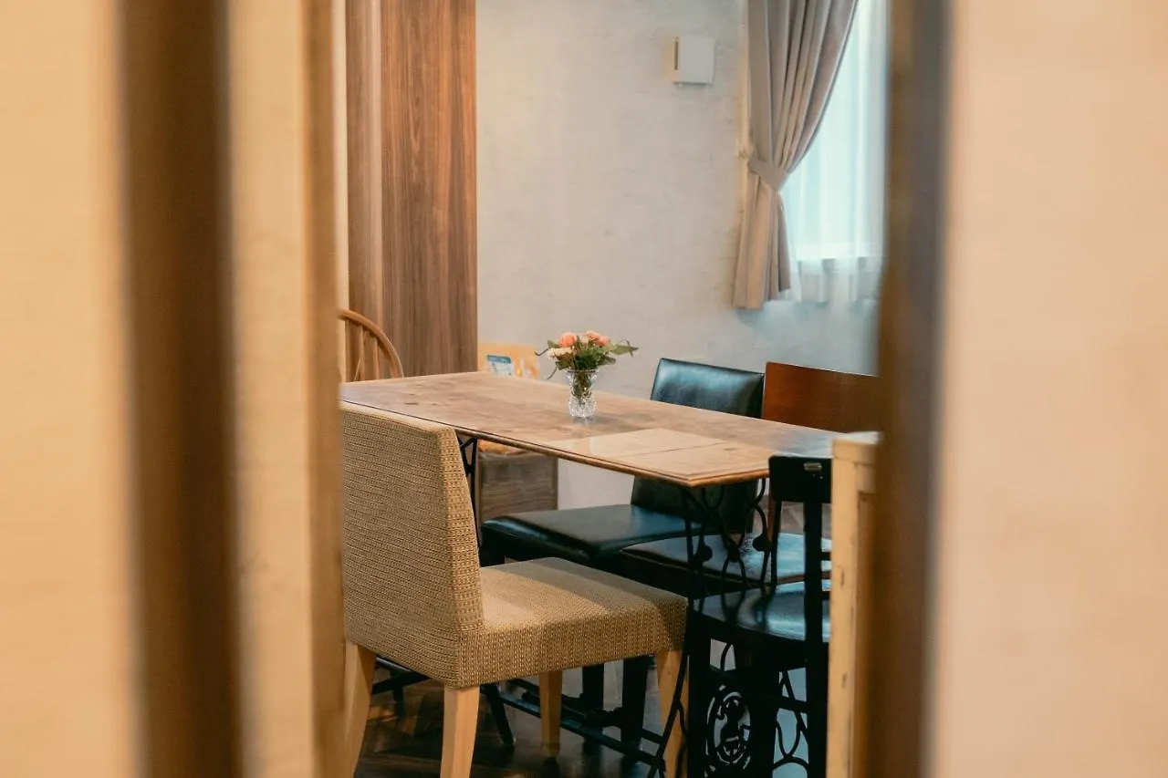 7 Rooms Hotel & Cafe Tokyo