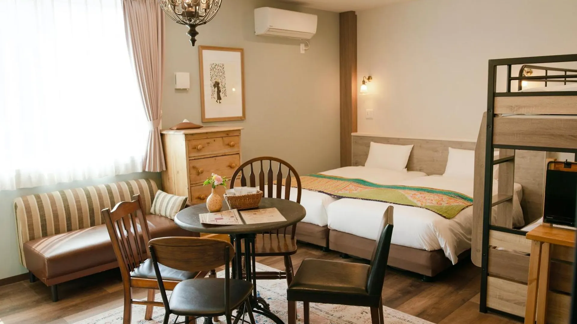 7 Rooms Hotel & Cafe Tokyo 2*,